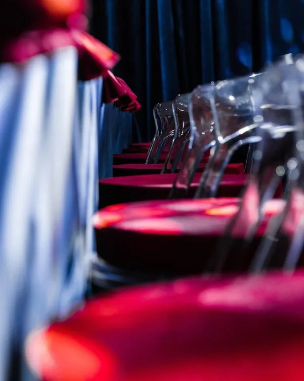 Бархатный сет с красными акцентами