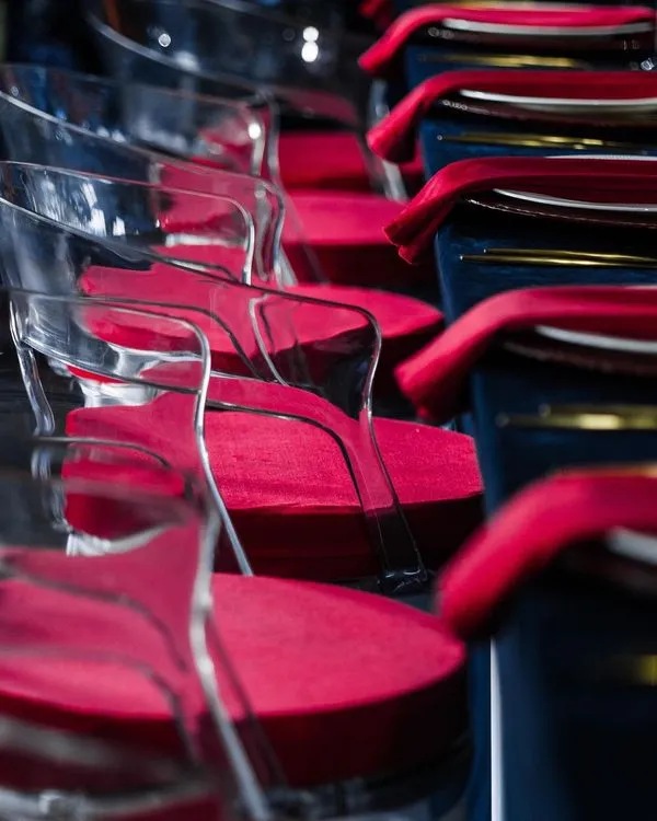 Бархатный сет с красными акцентами