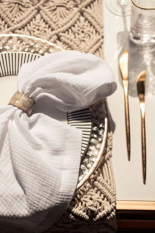 Бежевый бохо-сет с пуфами