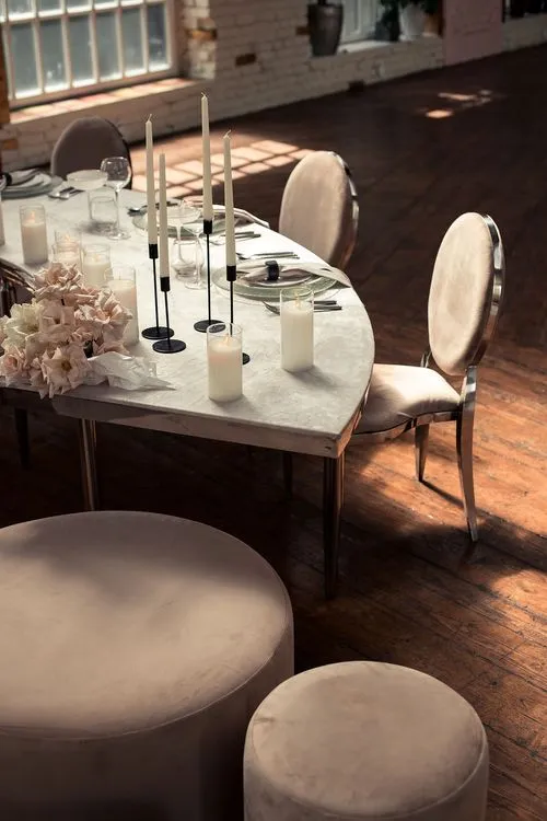 Бежевый стол-подкова