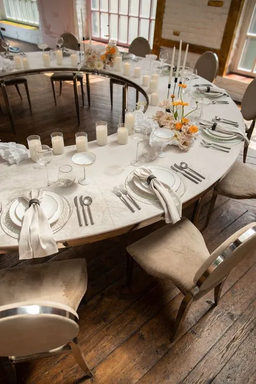 Бежевый стол-подкова