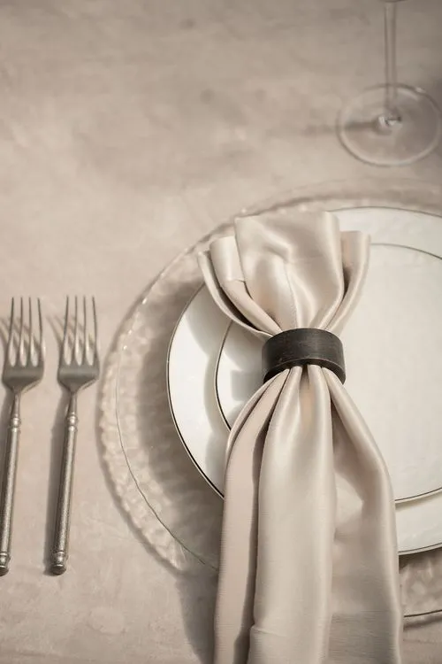 Бежевый стол-подкова