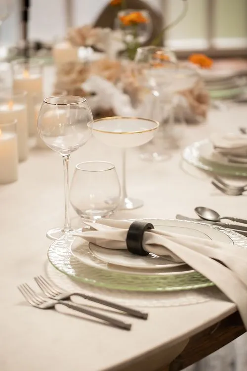 Бежевый стол-подкова