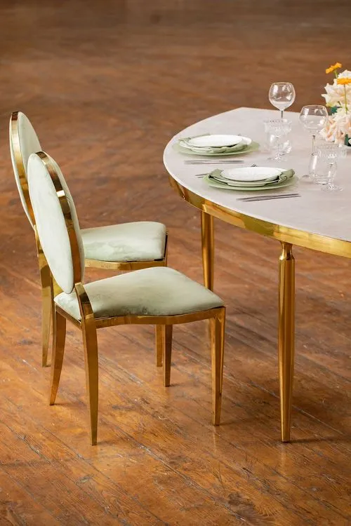 Бежевый стол-волна на двоих