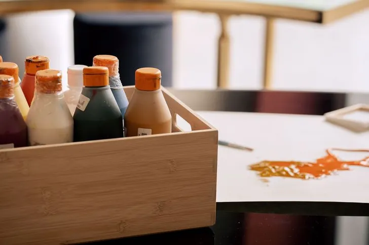 Черно-белые змейки с бархатными пуфами