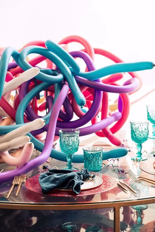 Детский сине-красный сет за круглым столом