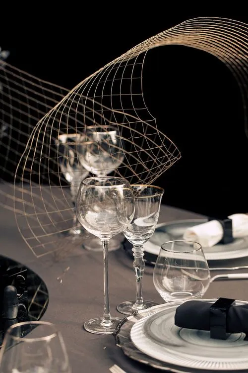 Дымчатый сет за круглым столом