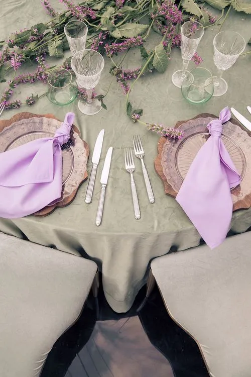 Эвкалиптовый сет за круглым столом