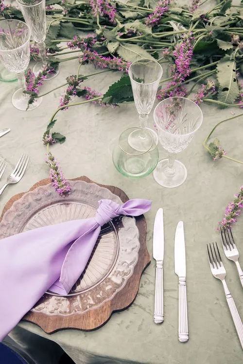 Эвкалиптовый сет за круглым столом