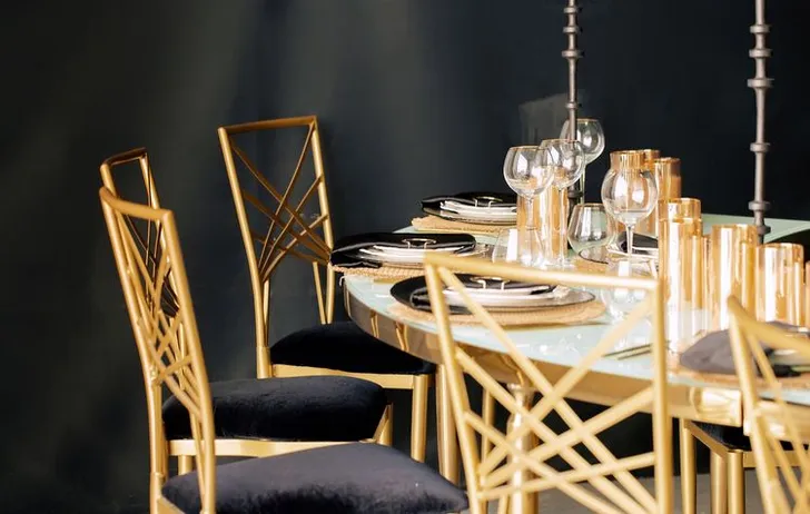 Красно-черный сет за столом-волна