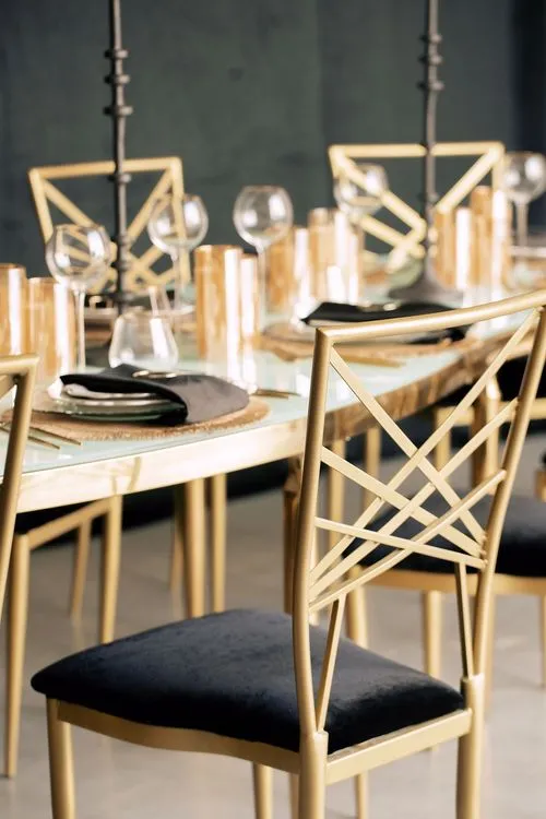 Красно-черный сет за столом-волна