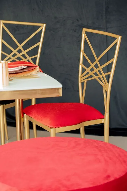 Красно-черный сет за столом-волна