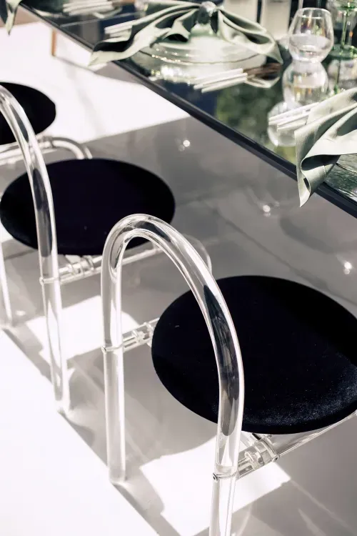 Матча-сет за зеркальным прямоугольным столом