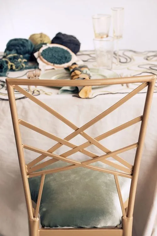 Нежно-зеленый сет с пяльцами