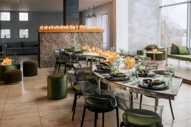 Папоротниковый сет за столом-волна