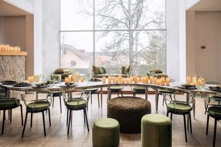 Папоротниковый сет за столом-волна