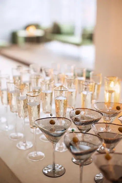 Папоротниковый сет за столом-волна