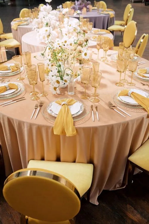 Персиково-лавандовый сет за столом-гусеница