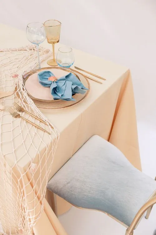 Персиковый сет с голубыми акцентами