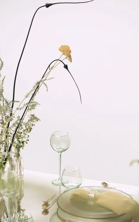 Полевой сет за зеркальным прямоугольным столом