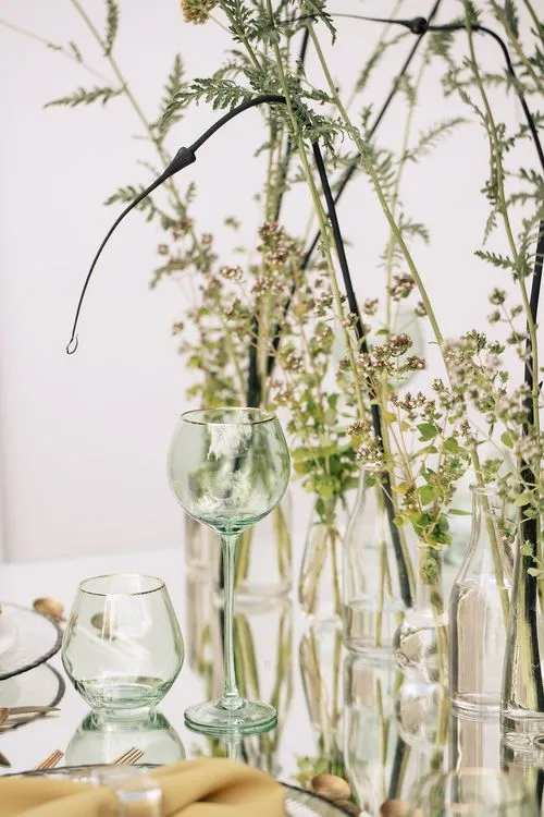 Полевой сет за зеркальным прямоугольным столом