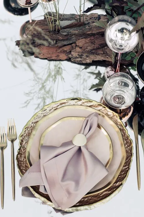 Сет за зеркальный прямоугольным столом