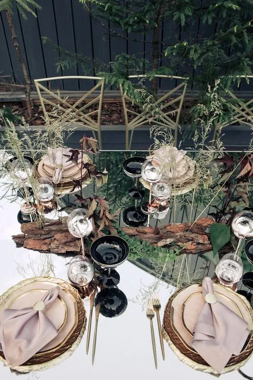 Сет за зеркальный прямоугольным столом