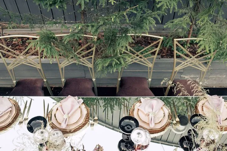 Сет за зеркальный прямоугольным столом