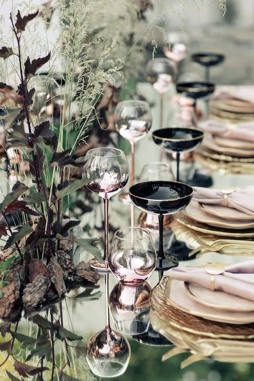 Сет за зеркальный прямоугольным столом