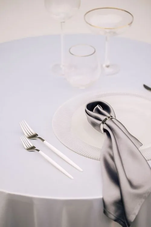 Стальной-серый сет с пуфами