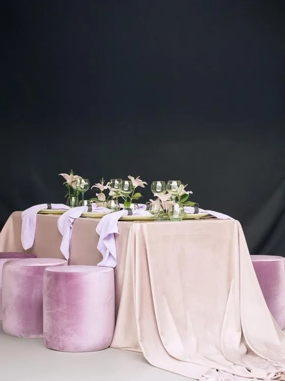 Вересковый сет за прямоугольным столом