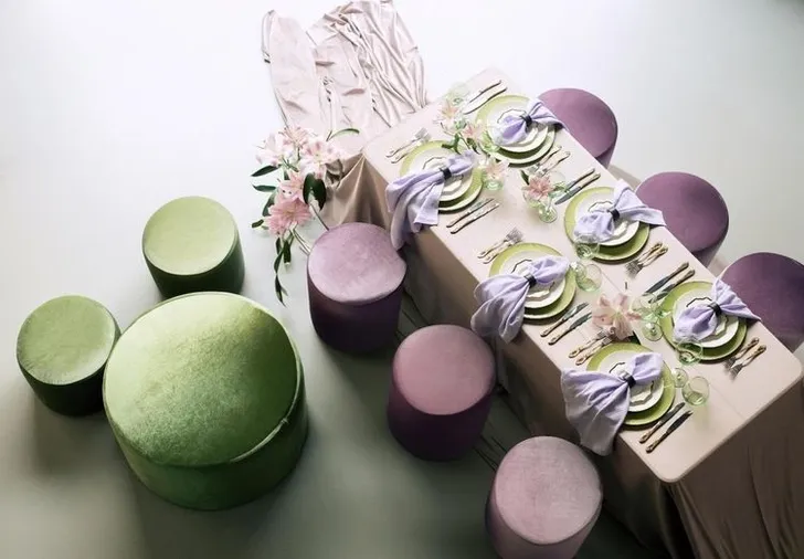 Вересковый сет за прямоугольным столом