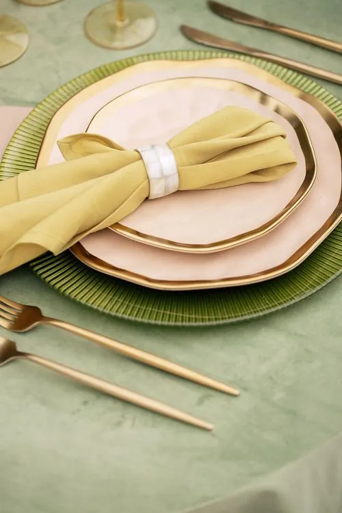 Зеленый сет с пуфами