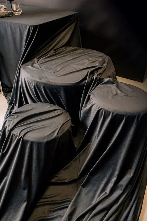 Жемчужно-синий за прямоугольным столом