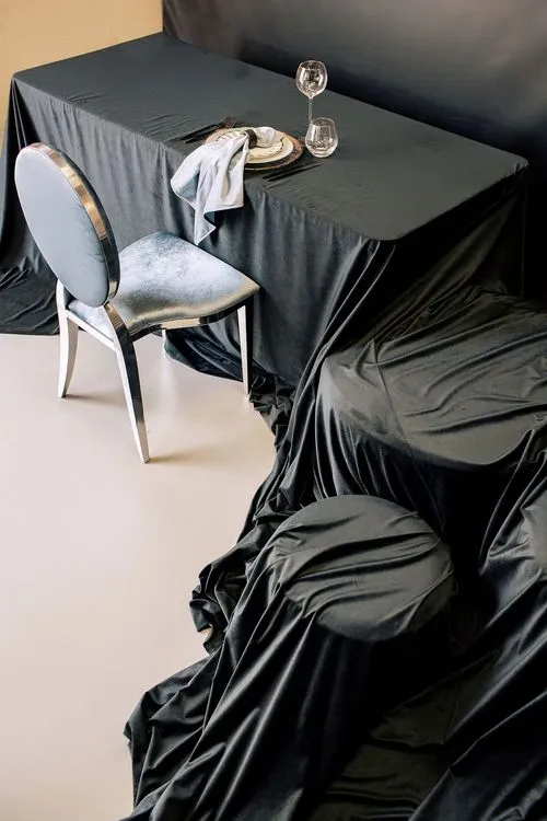 Жемчужно-синий за прямоугольным столом